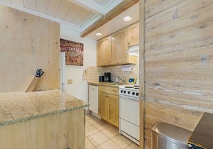 Charming, ski-themed studio w/free WiFi, full kitchen - near downtown Sun Valley