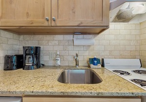 Charming, ski-themed studio w/free WiFi, full kitchen - near downtown Sun Valley