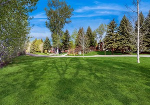 Charming, ski-themed studio w/free WiFi, full kitchen - near downtown Sun Valley
