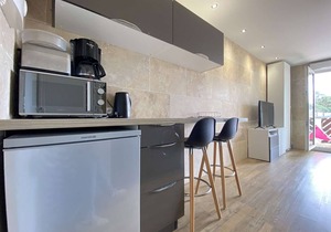 Charming Studio in La Baule with Balcony, Private Parking, Near Avenue de Gaulle