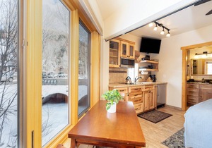 Charming Studio Steps from River | Kitchenette, Hot Tub,