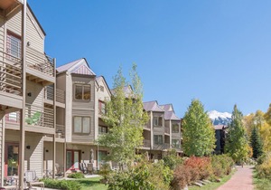 Charming Studio Steps from River | Kitchenette, Hot Tub,