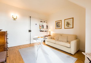Charming Studio with balcony in the heart of Paris.