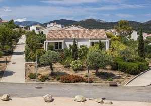 Charming summer-decorated holiday home in Northern Corsica