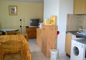 Charming T2 with Pool, Terrace & Tennis near Beach, Sleeps 4 – Le Barcarès