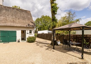 Charming Thatched Cottage in Peaceful Hamlet near Guérande and La Baule