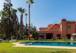 Charming villa in the heart of Marrakech palm grove