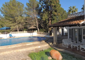 Charming villa with private pool and air conditioning, near the beach