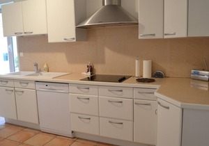 Charming Vineyard Cottage with Pool, Garden & Modern Amenities in Saint-Cybardeaux