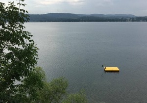 Chateau du Lac Bed and Breakfest Full with Lake View