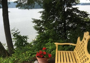 Chateau du Lac Bed and Breakfest Full with Lake View