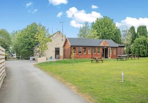Chatsworth Superior Pet Friendly