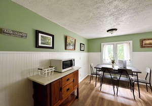 Cheerful 2nd Floor Unit w/balcony