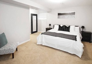 Cheerful 4 bedroom Townhouse with Parking & Wi-Fi!