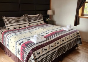 Cherry Lodge King Room