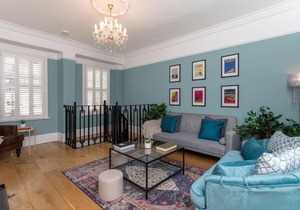 Chertsey house- Contractors & family - Free parking