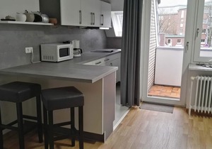 Chic apartment with balcony near the pearl bay