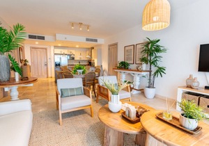Chic apt with ocean view at Punta Palmera BB