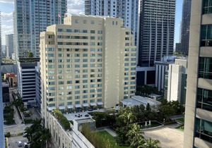 Chic Brickell Studio w/Pool,Gym,Jacuzzi and free parking