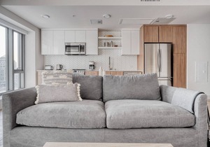 Chic Oakland 1BR w/Gym, Pool & Coworking, walk to BART, by Blueground