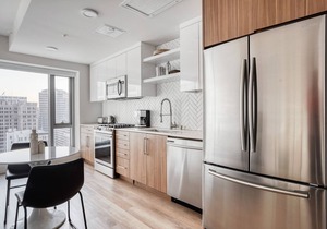 Chic Oakland 1BR w/Gym, Pool & Coworking, walk to BART, by Blueground