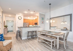 Cinnamon Beach 1042- Gorgeous 4th floor lakeview sunsets & steps to the beach