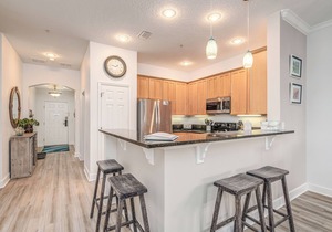 Cinnamon Beach 1042- Gorgeous 4th floor lakeview sunsets & steps to the beach
