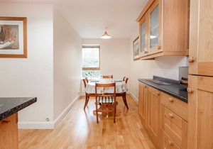 City Getaway in Georgian Apartment for 2