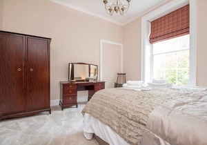 City Getaway in Georgian Apartment for 2