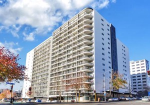 Cityscape Charm Apt w Parking, Views, Pool & Gym