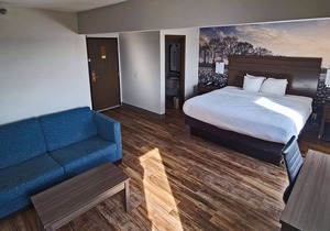 Clarion Pointe Bettendorf - Quad Cities