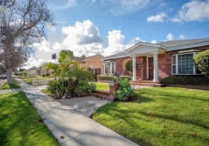 Classic Bixby Highlands Pool Home in Long Beach! home