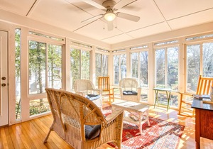 Classic home with WiFi, a full kitchen, central A/C