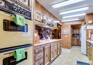 Classic Home with Partial Ocean Views, Horseshoe Pit - Close to Beach