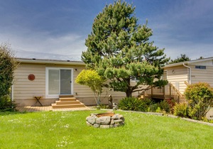 Classic Home with Partial Ocean Views, Horseshoe Pit - Close to Beach