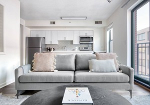 Classic Logan Circle 1BR w/Gym, W/D & Pool, walk to bars, by Blueground