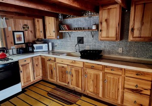 Classic Maine Lake Cottage, 25ft from lake shore!