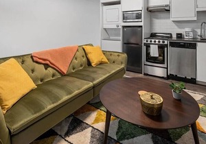 Classic Studio with Queen Bed, City Walkable!