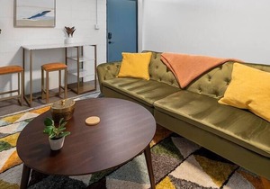 Classic Studio with Queen Bed, City Walkable!