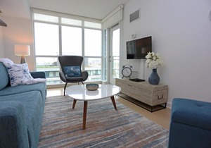 Classy DT 2 bdrm+den condo