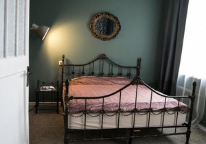 Classy green Old town apartment