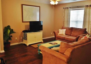 Clean and Cozy Savannah House Near Tybee Beaches!