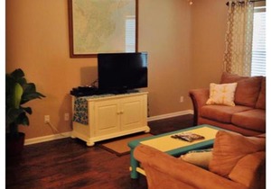 Clean and Cozy Savannah House Near Tybee Beaches!