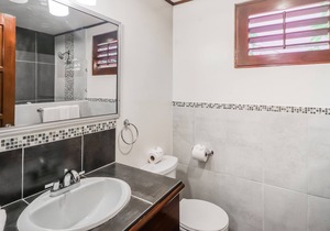 Clean & Bright Getaway W/ Shared Pool, Lush Gardens, & Ideal Location Near Town!