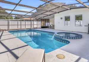 Clean & Cozy Pool House 5 miles from Sarasota D/T