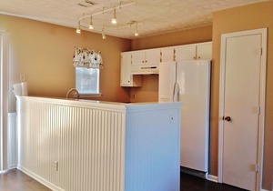 Clean & Cozy Savannah House Near Tybee Beaches!