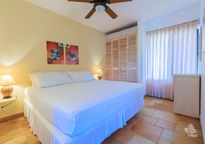 Clean, Immaculate Beachfront 2nd Floor Condo #17 at Nautibeach