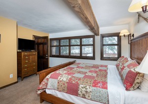 Clean, Spacious Suite in Prime Riverside Location