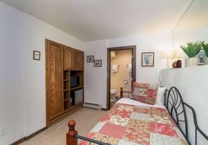 Clean, Spacious Suite in Prime Riverside Location