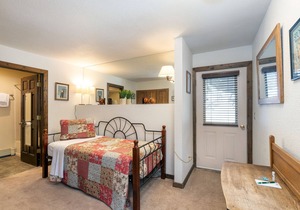 Clean, Spacious Suite in Prime Riverside Location